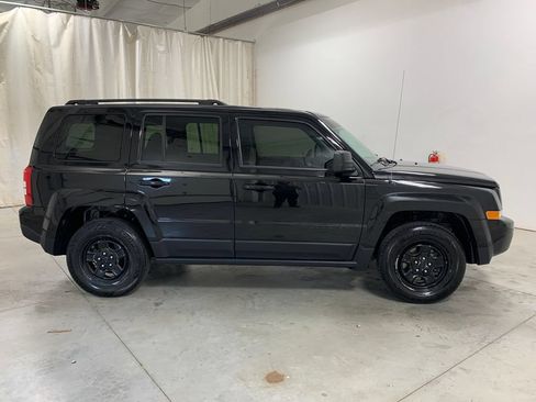 Used 2016 Jeep Patriot Sport w/ Power Value Group AWD/4WD image 12