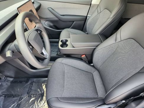 Used 2026 Tesla Model Y 2WD image 4