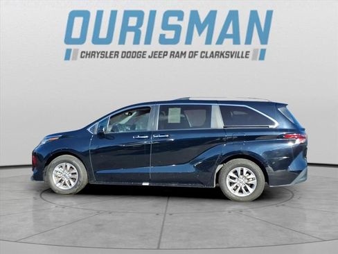 Used 2023 Toyota Sienna XLE image 6