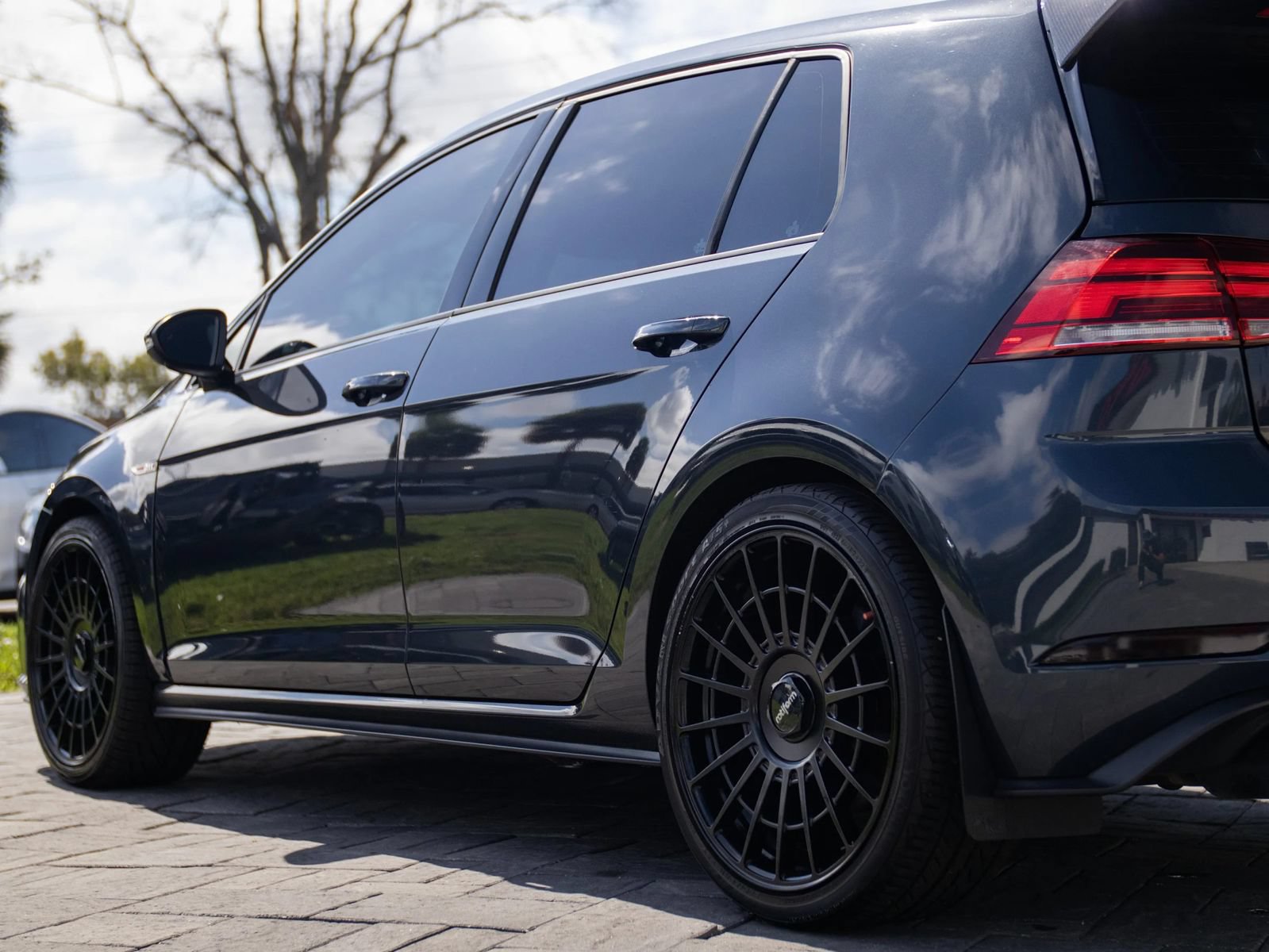 Used 2020 Volkswagen GTI SE FWD image 10