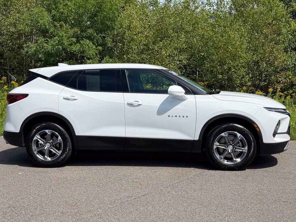 Used 2025 Chevrolet Blazer LT AWD/4WD image 26