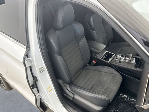 Used 2023 Mitsubishi Outlander SE image 16