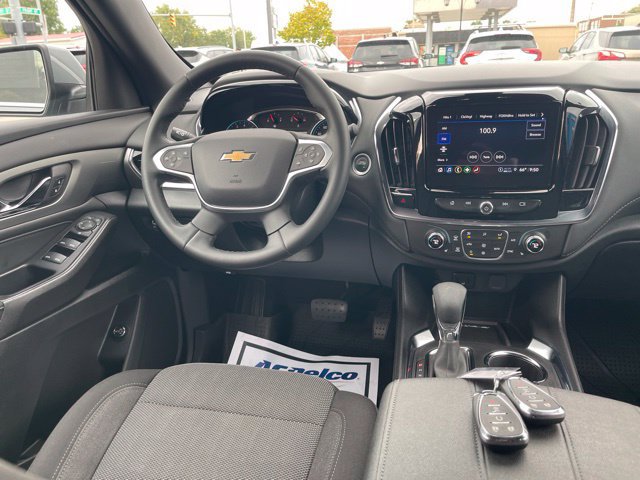 Used 2023 Chevrolet Traverse LT FWD image 4