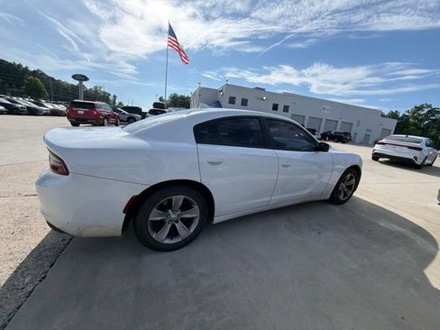 Used 2017 Dodge Charger SXT RWD image 19