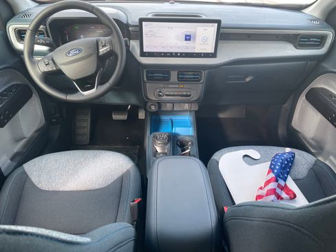 New 2025 Ford Maverick XLT w/ XLT Luxury Package FWD image 17