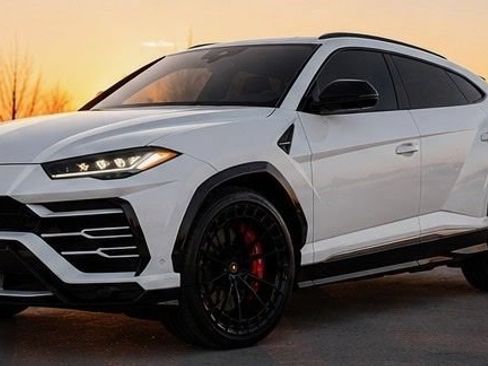 Used 2019 Lamborghini Urus AWD/4WD image 2