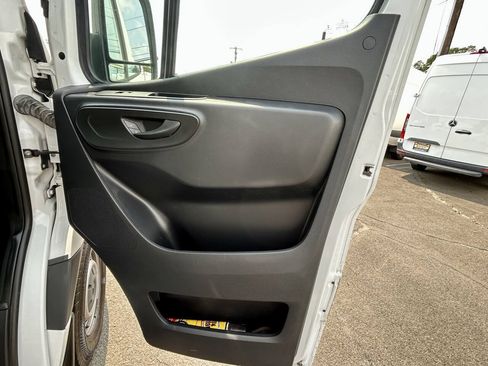 Used 2022 Mercedes-Benz Sprinter 3500 image 12
