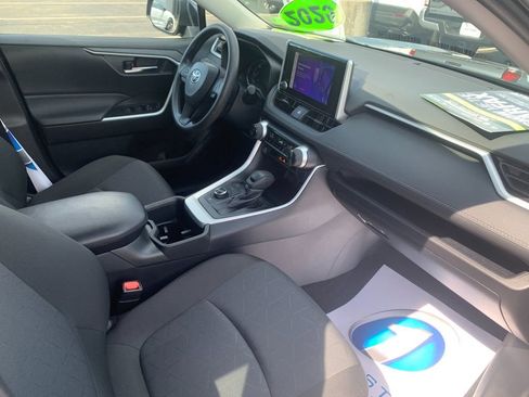 Used 2025 Toyota RAV4 XLE AWD/4WD image 18