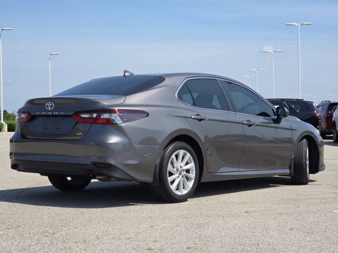 Used 2022 Toyota Camry LE w/ Carpet Mat Package (TMS) FWD image 16