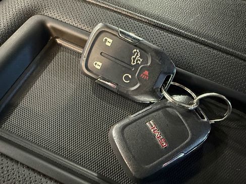 Used 2021 GMC Sierra 3500 AT4 image 42