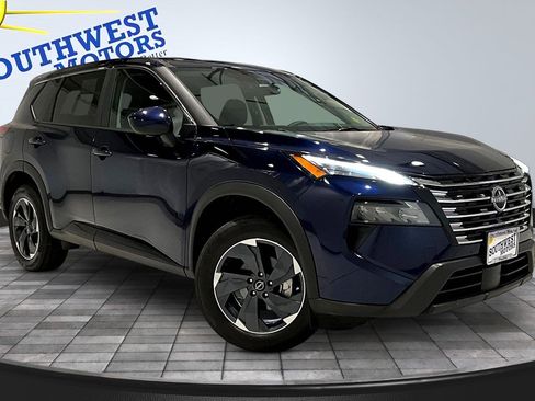 Used 2025 Nissan Rogue SV AWD/4WD image 3