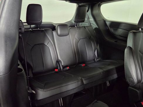 New 2026 Chrysler Pacifica Select image 33