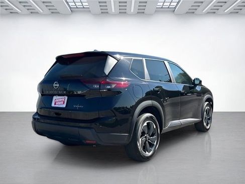 Used 2024 Nissan Rogue SV image 4