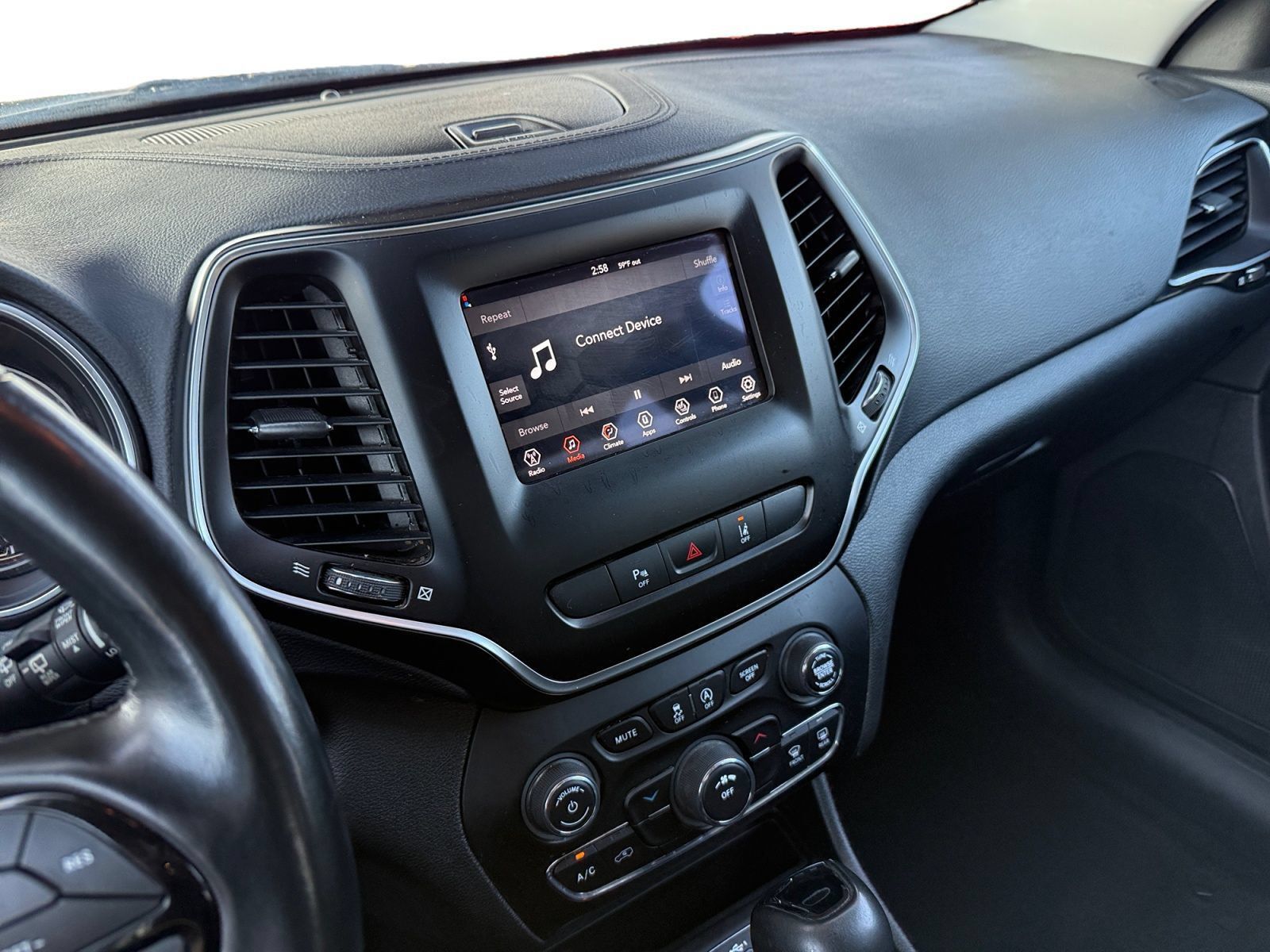 Used 2021 Jeep Cherokee Latitude Plus FWD image 12