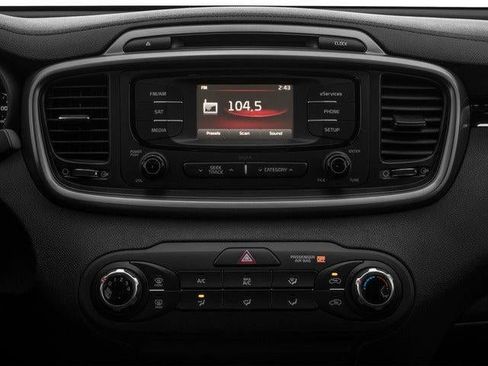 Used 2016 Kia Sorento AWD image 9