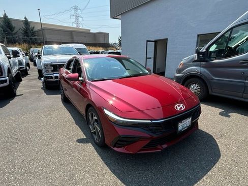 Used 2025 Hyundai Elantra SEL FWD image 7