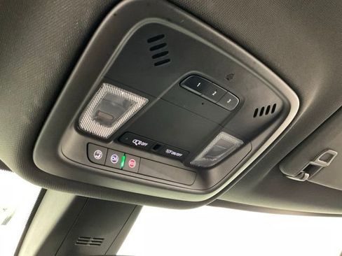 Used 2023 Chevrolet Traverse LT FWD image 27