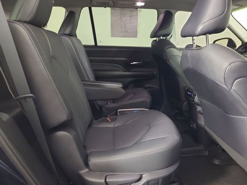 Used 2025 Toyota Grand Highlander Platinum image 24