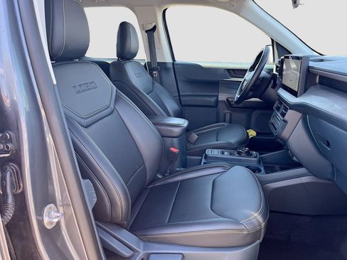 Used 2025 Ford Maverick Lobo AWD/4WD image 26
