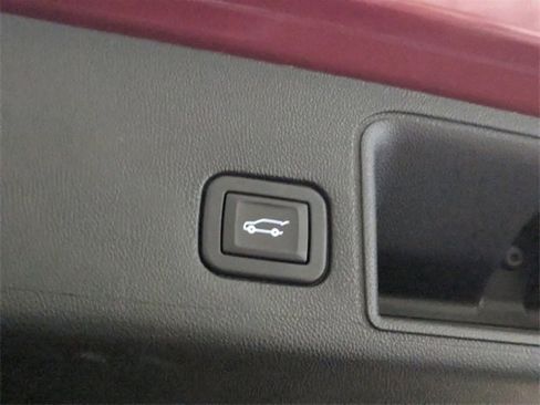 Used 2020 GMC Terrain SLE w/ Driver Convenience Package image 14