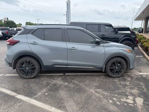 Used 2021 Nissan Kicks SR w/ SR Premium Package FWD image 3