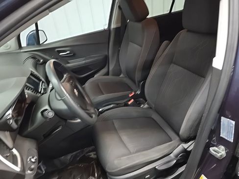 Used 2018 Chevrolet Trax LT w/ LPO, Protection Package image 29