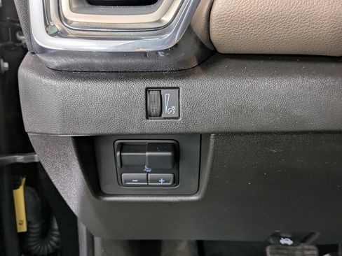 Used 2024 GMC Canyon Denali image 19