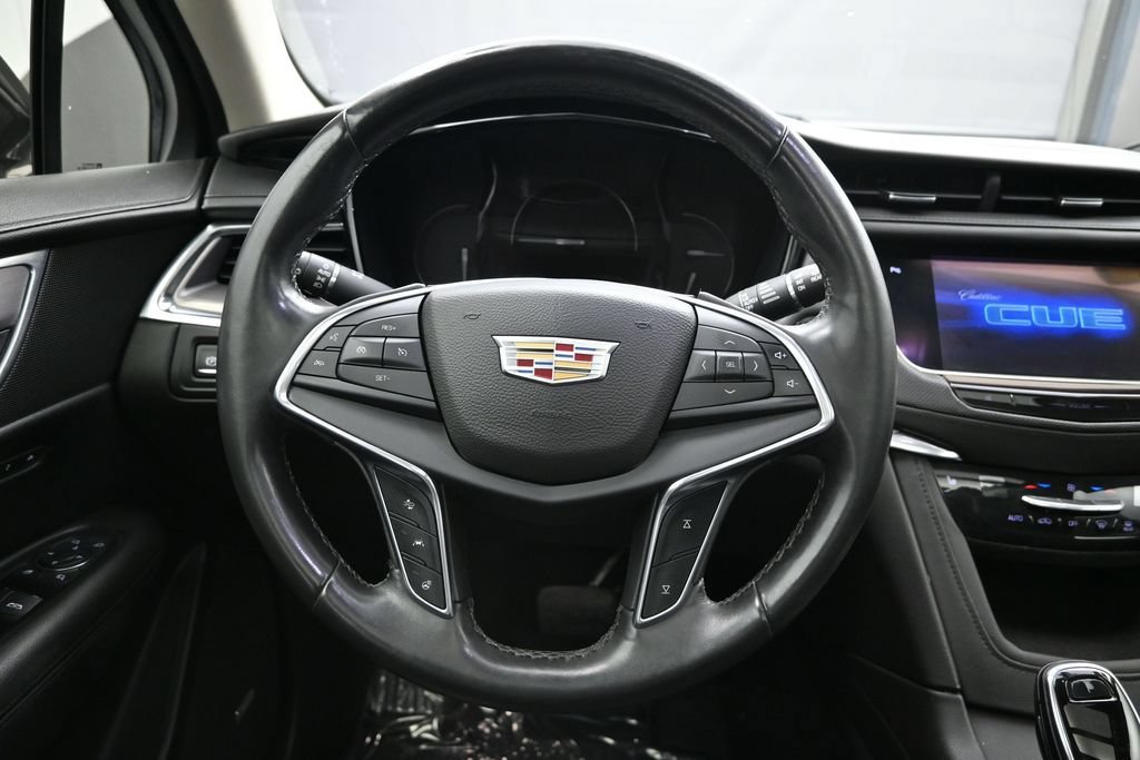 Used 2017 Cadillac XT5 Luxury w/ Driver Awareness Package FWD image 12