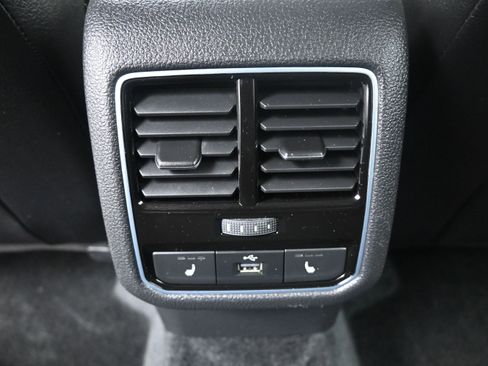 Used 2017 Volkswagen Passat 1.8T SEL Premium FWD image 16