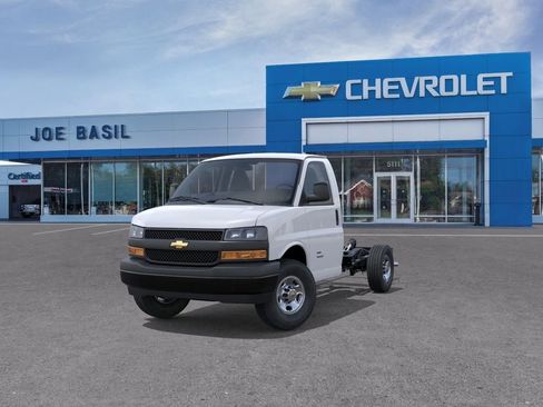 New 2026 Chevrolet Express 3500 w/ Power Convenience Package RWD image 8