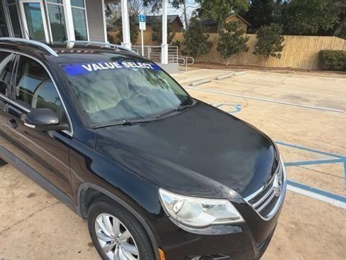 Used 2011 Volkswagen Tiguan SE image 9
