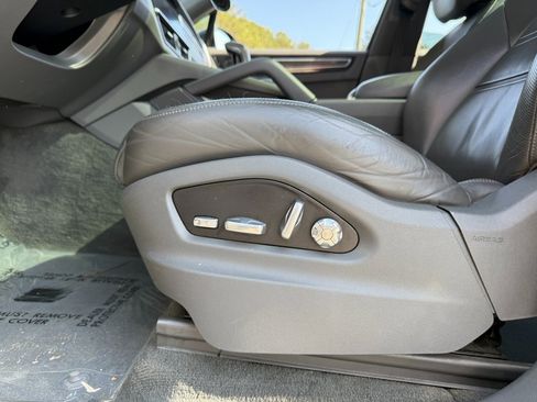 Used 2020 Porsche Cayenne image 24