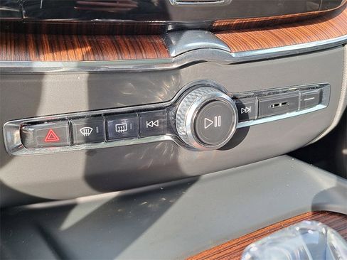 Used 2023 Volvo XC60 B5 Ultimate w/ Climate Package image 13