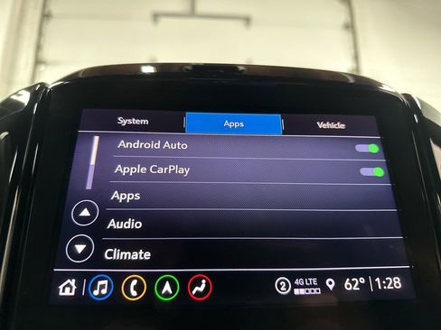 Used 2023 Chevrolet Traverse RS image 35