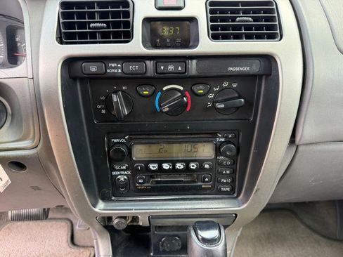 Used 2001 Toyota 4Runner SR5 AWD/4WD image 31