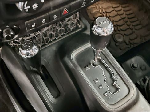 Used 2017 Jeep Wrangler Unlimited Rubicon AWD/4WD image 24