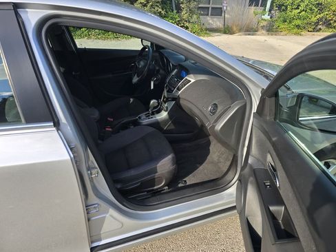 Used 2013 Chevrolet Cruze LT image 12