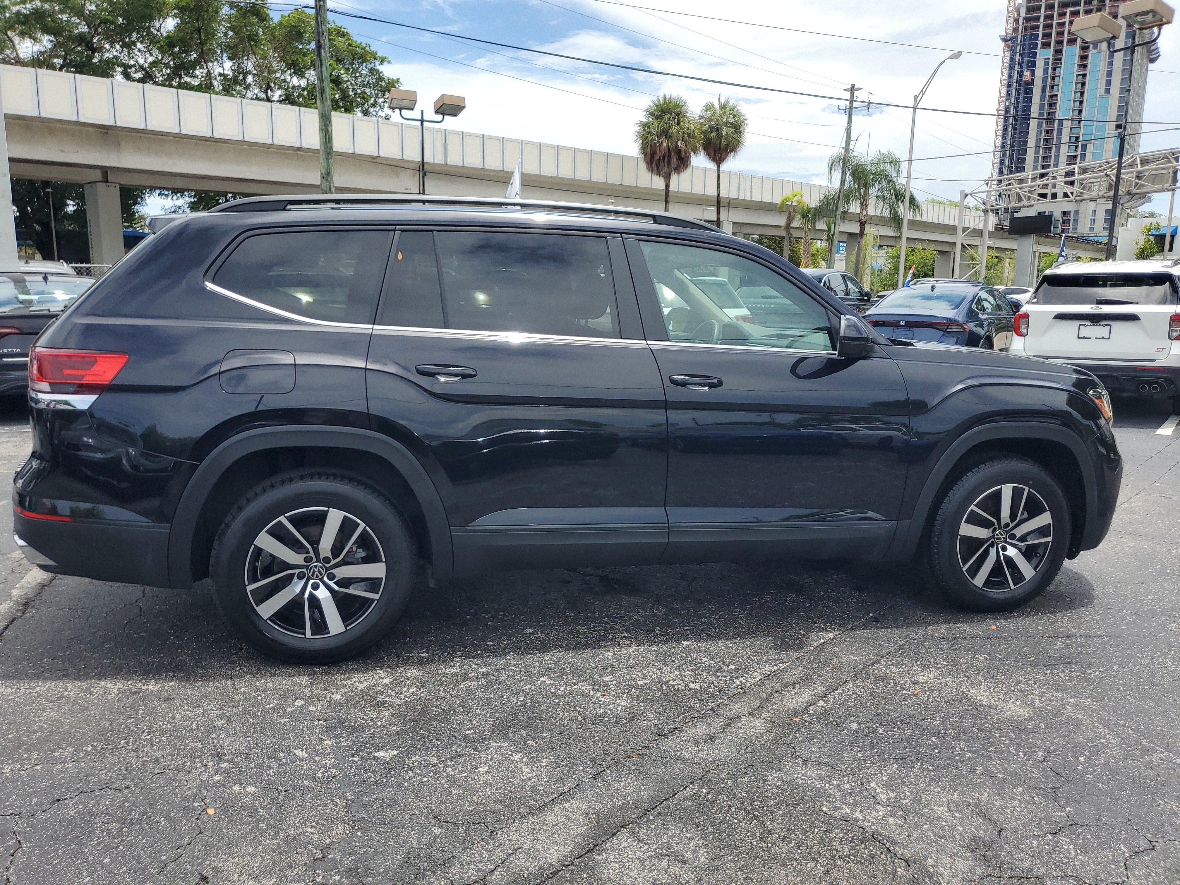 Certified 2022 Volkswagen Atlas SE FWD image 6