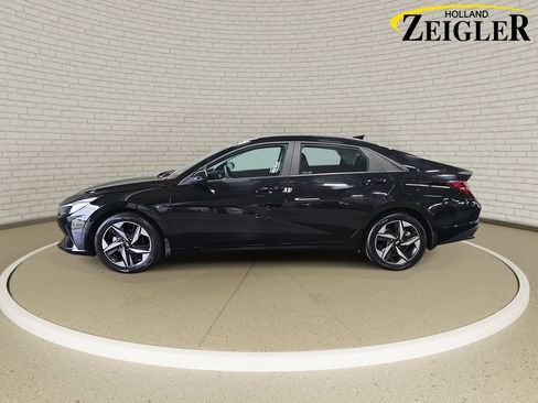 Certified 2023 Hyundai Elantra SEL w/ Convenience Package FWD image 8