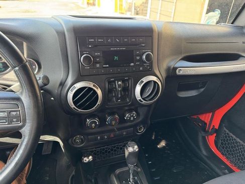 Used 2015 Jeep Wrangler Unlimited Sahara w/ Connectivity Group AWD/4WD image 16