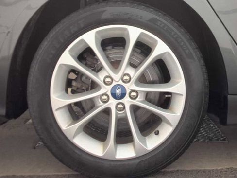 Used 2019 Ford Fusion SE image 12