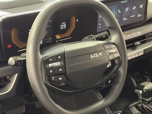 Used 2025 Kia K4 FWD image 13