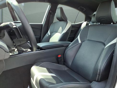 Used 2025 Toyota Camry SE w/ Convenience Package image 14