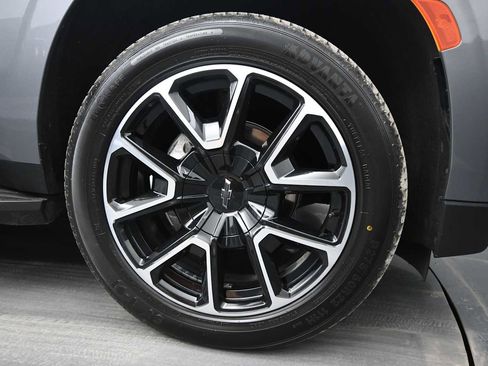 Used 2022 Chevrolet Suburban RST w/ Luxury Package AWD/4WD image 10