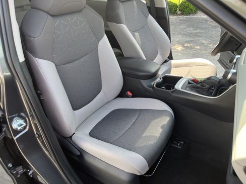 Used 2025 Toyota RAV4 XLE w/ Convenience Package FWD image 33