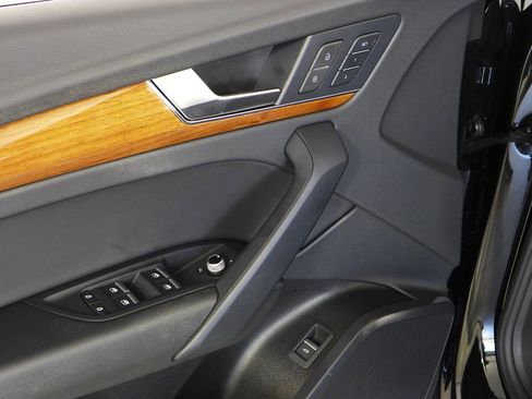 Used 2023 Audi Q5 2.0T Premium w/ Convenience Package image 12