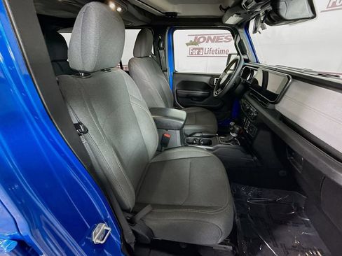 Used 2024 Jeep Wrangler Unlimited w/ Convenience Group AWD/4WD image 29