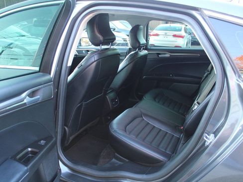 Used 2017 Ford Fusion SE w/ Fusion SE Technology Package image 26