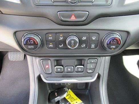 Used 2020 GMC Terrain SLE w/ Driver Convenience Package image 29