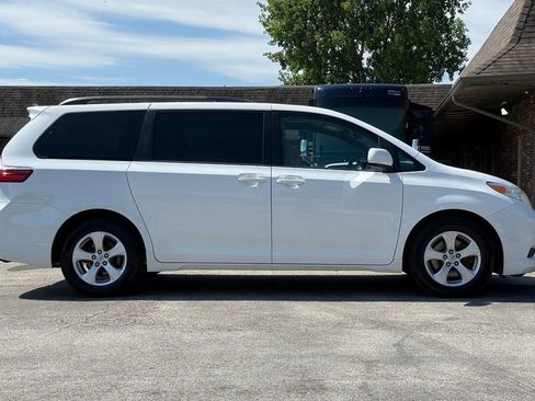 Used 2017 Toyota Sienna LE FWD image 6